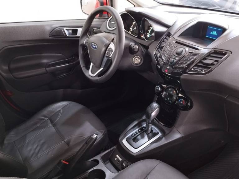 FORD - FIESTA - 2013/2014 - Vermelha - R$ 46.900,00