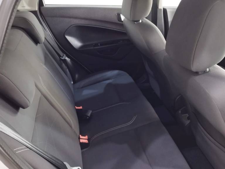 FORD - FIESTA - 2014/2015 - Branca - R$ 44.900,00