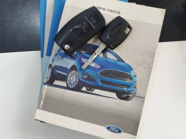 FORD - FIESTA - 2014/2015 - Branca - R$ 44.900,00