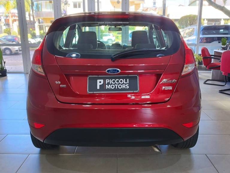 FORD - FIESTA - 2013/2014 - Vermelha - R$ 46.900,00