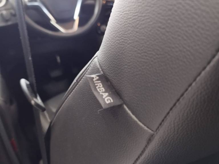 FORD - FIESTA - 2016/2017 - Branca - R$ 59.900,00