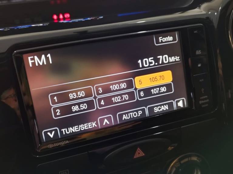 TOYOTA - ETIOS CROSS - 2017/2018 - Branca - R$ 64.900,00