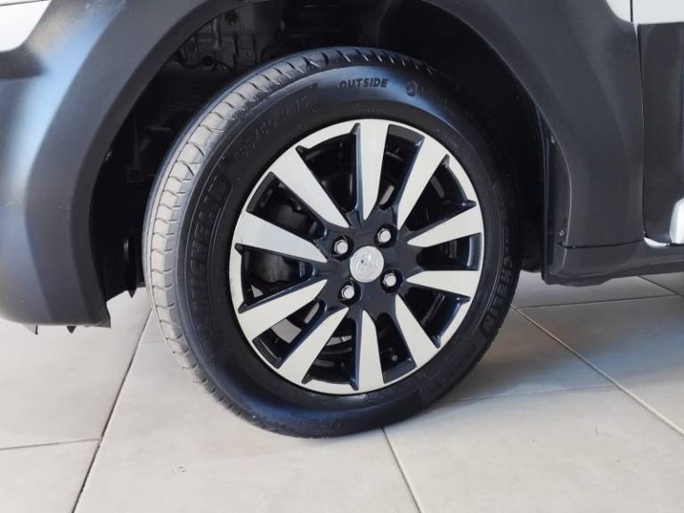 TOYOTA - ETIOS CROSS - 2017/2018 - Branca - R$ 64.900,00