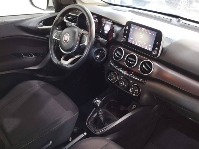 FIAT - CRONOS - 2018/2019 - Branca - R$ 65.900,00