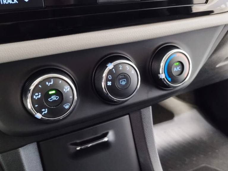 TOYOTA - COROLLA - 2014/2015 - Branca - R$ 81.900,00