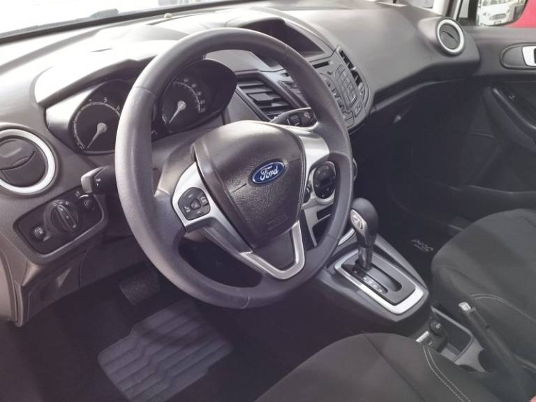 FORD - FIESTA - 2014/2015 - Branca - R$ 44.900,00