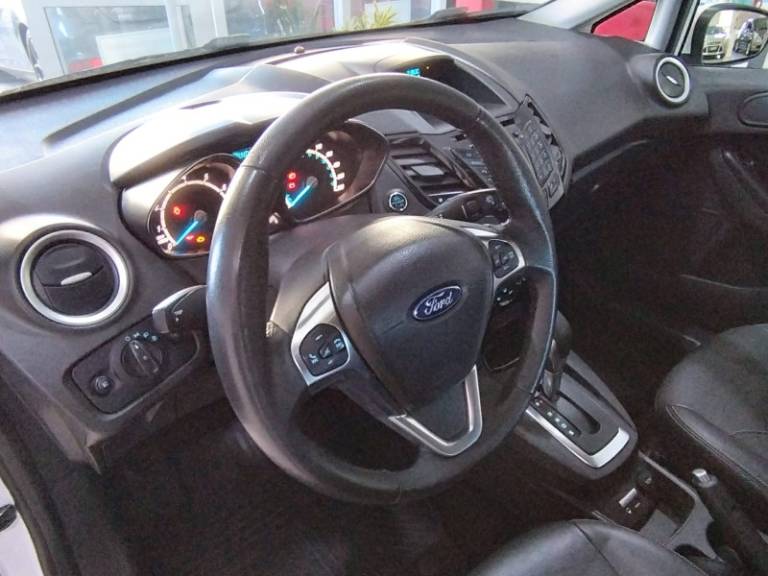 FORD - FIESTA - 2017/2017 - Branca - R$ 58.900,00
