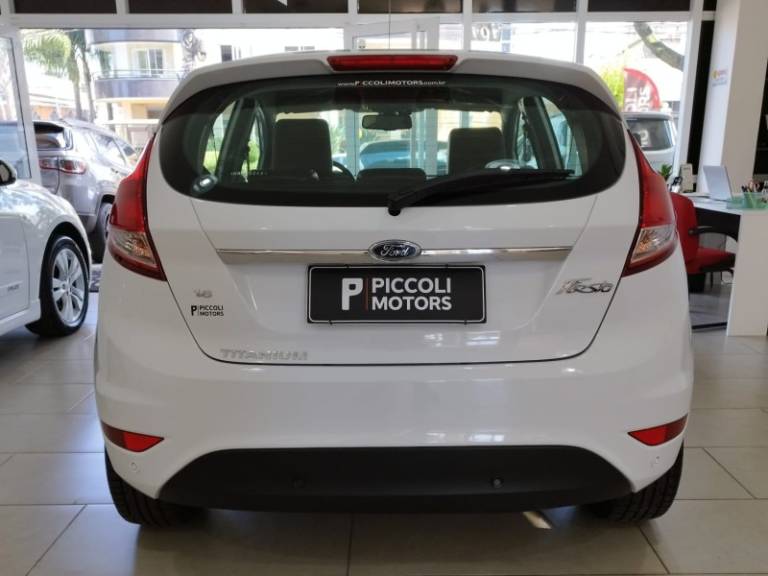 FORD - FIESTA - 2016/2017 - Branca - R$ 59.900,00