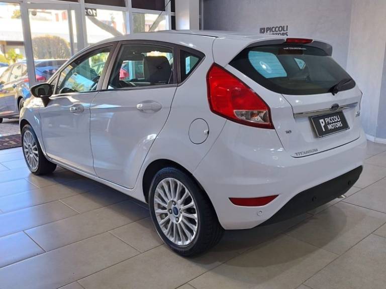 FORD - FIESTA - 2017/2017 - Branca - R$ 58.900,00