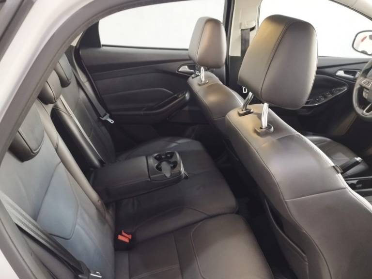 FORD - FOCUS - 2016/2016 - Branca - R$ 69.900,00