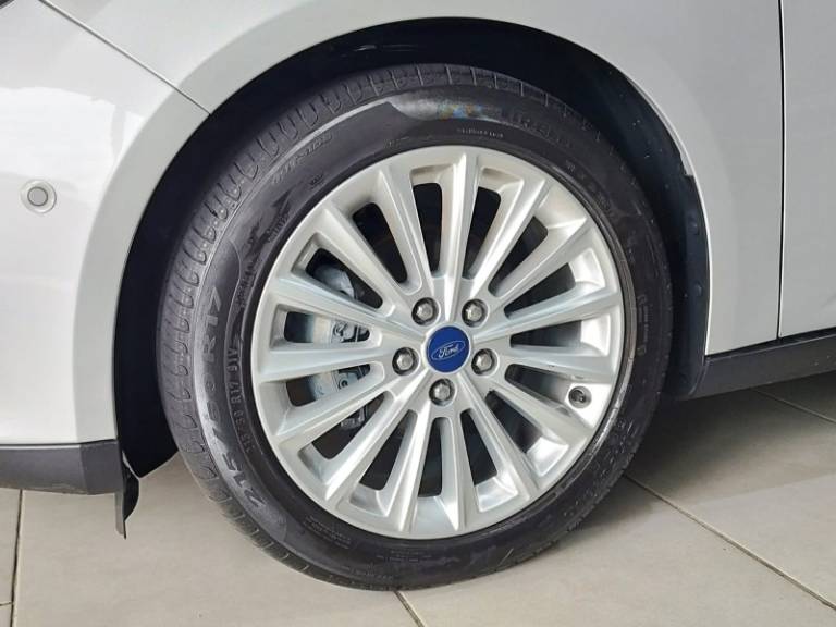 FORD - FOCUS - 2017/2018 - Prata - R$ 78.900,00