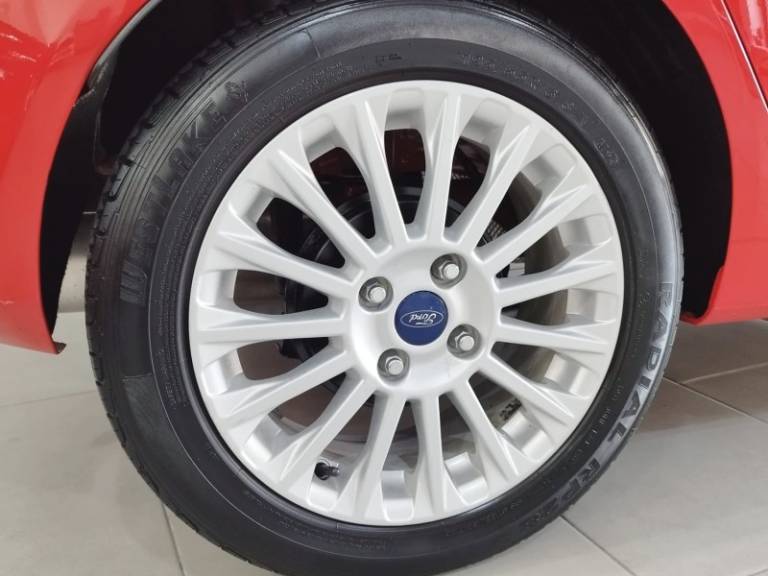 FORD - FIESTA - 2013/2014 - Vermelha - R$ 46.900,00