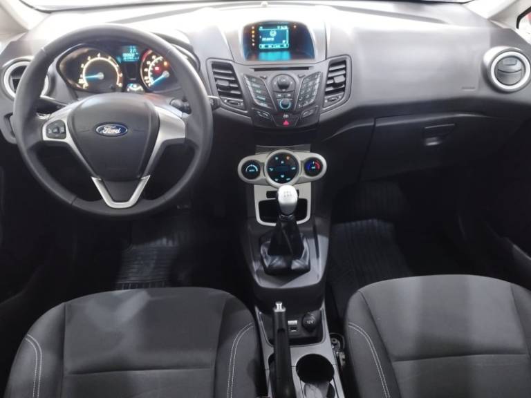 FORD - FIESTA - 2013/2014 - Vermelha - R$ 46.900,00