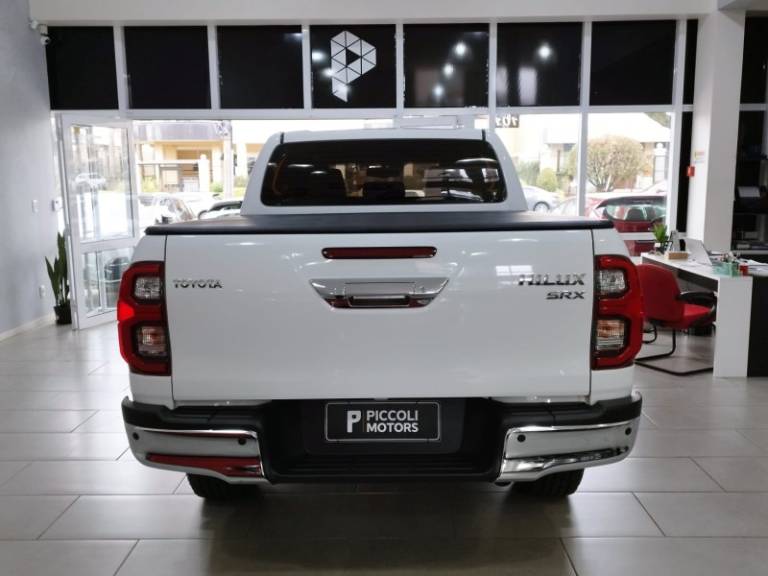 TOYOTA - HILUX - 2023/2023 - Branca - R$ 279.900,00