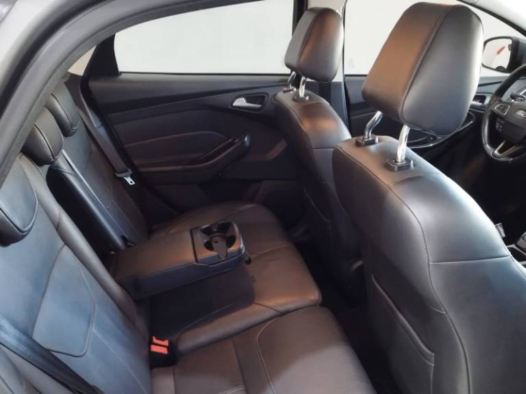 FORD - FOCUS - 2016/2016 - Cinza - R$ 64.900,00