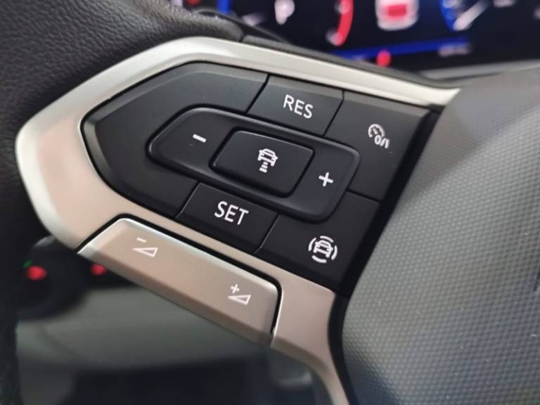 VOLKSWAGEN - T-CROSS - 2022/2023 - Branca - R$ 134.900,00