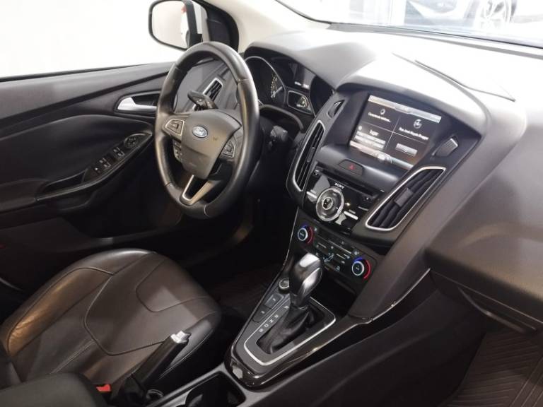 FORD - FOCUS - 2016/2016 - Branca - R$ 69.900,00