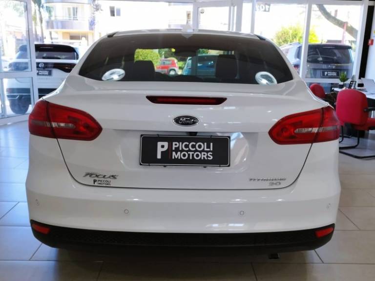 FORD - FOCUS - 2016/2016 - Branca - R$ 70.900,00