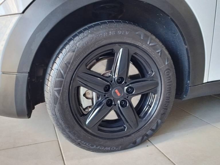 MINI - COUNTRYMAN - 2010/2011 - Branca - R$ 92.000,00