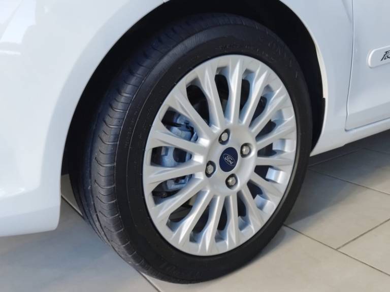 FORD - FIESTA - 2015/2016 - Branca - R$ 59.900,00
