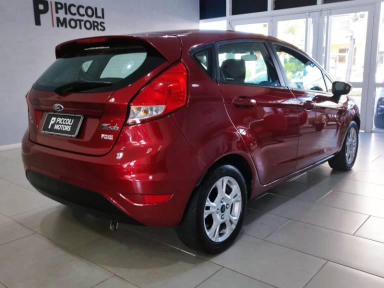 FORD - FIESTA - 2013/2014 - Vermelha - R$ 46.900,00