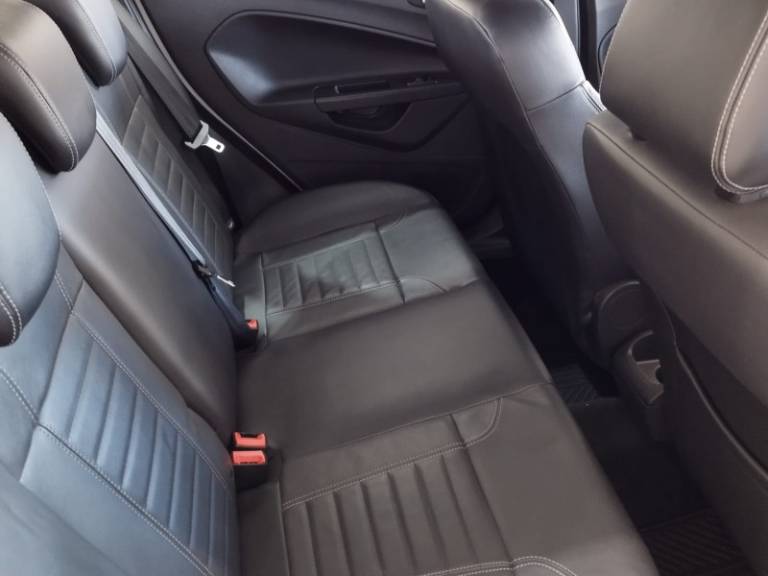 FORD - FIESTA - 2016/2017 - Branca - R$ 59.900,00