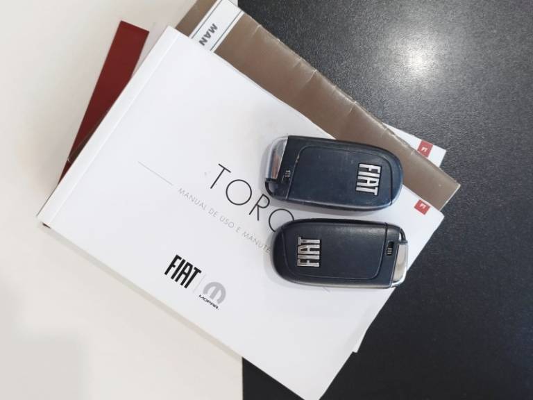 FIAT - TORO - 2021/2022 - Prata - R$ 132.900,00