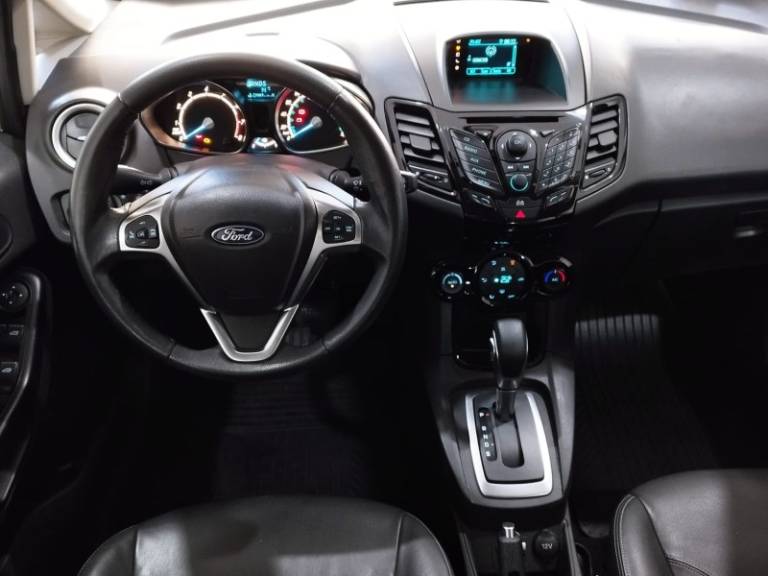 FORD - FIESTA - 2017/2017 - Branca - R$ 58.900,00