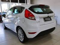 FORD - FIESTA - 2016/2017 - Branca - R$ 59.900,00