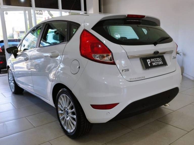 FORD - FIESTA - 2016/2017 - Branca - R$ 59.900,00