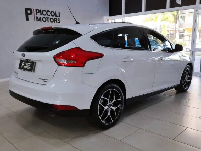 FORD - FOCUS - 2016/2016 - Branca - R$ 72.900,00