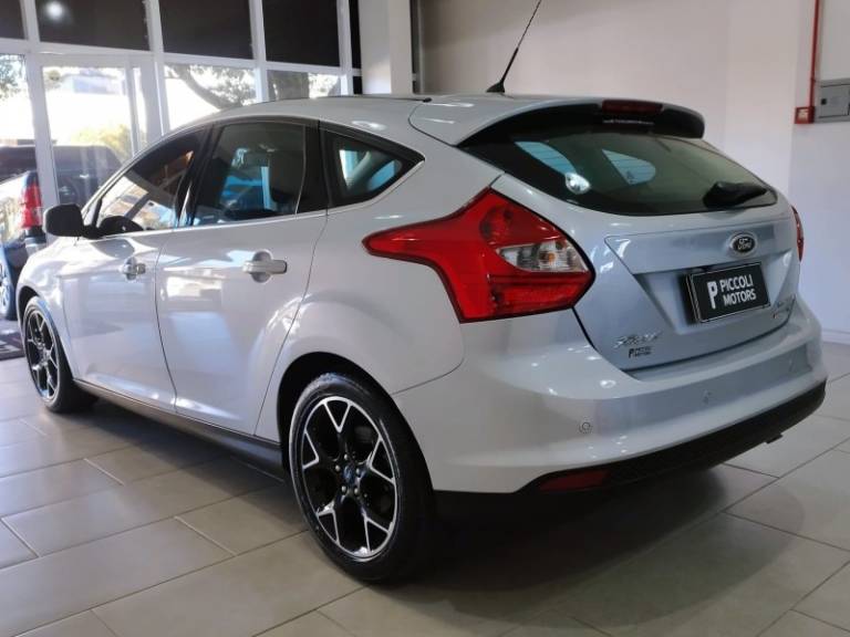 FORD - FOCUS - 2014/2015 - Prata - R$ 59.900,00