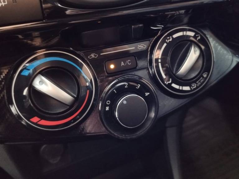 TOYOTA - ETIOS CROSS - 2017/2018 - Branca - R$ 64.900,00