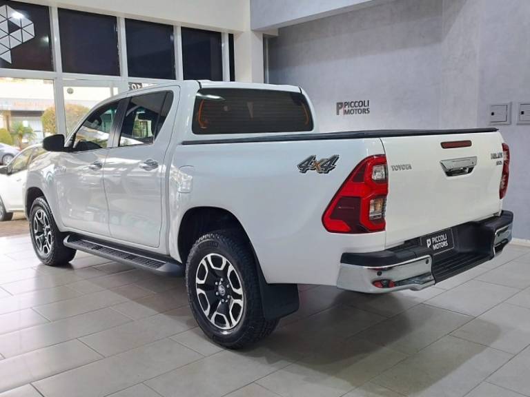 TOYOTA - HILUX - 2023/2023 - Branca - R$ 279.900,00