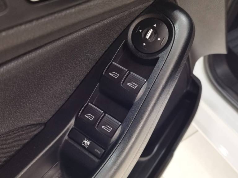 FORD - FIESTA - 2014/2015 - Branca - R$ 44.900,00