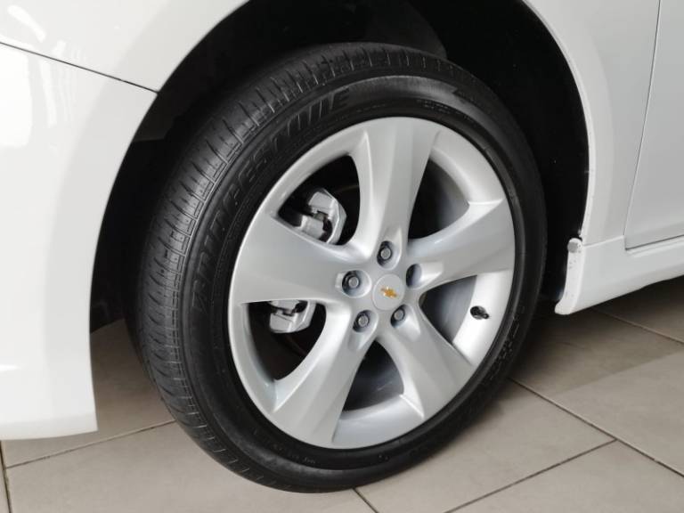 CHEVROLET - CRUZE - 2013/2014 - Branca - R$ 72.900,00