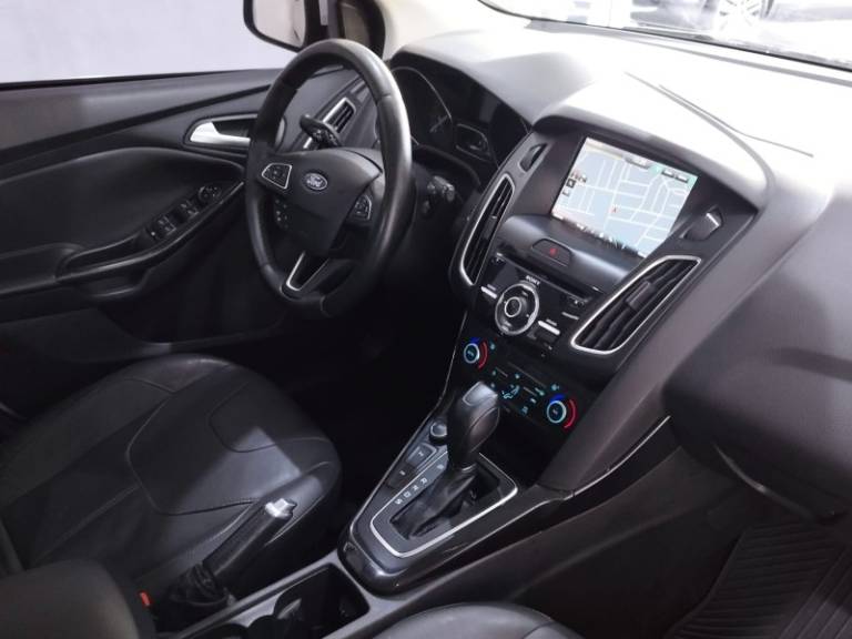 FORD - FOCUS - 2016/2016 - Branca - R$ 72.900,00