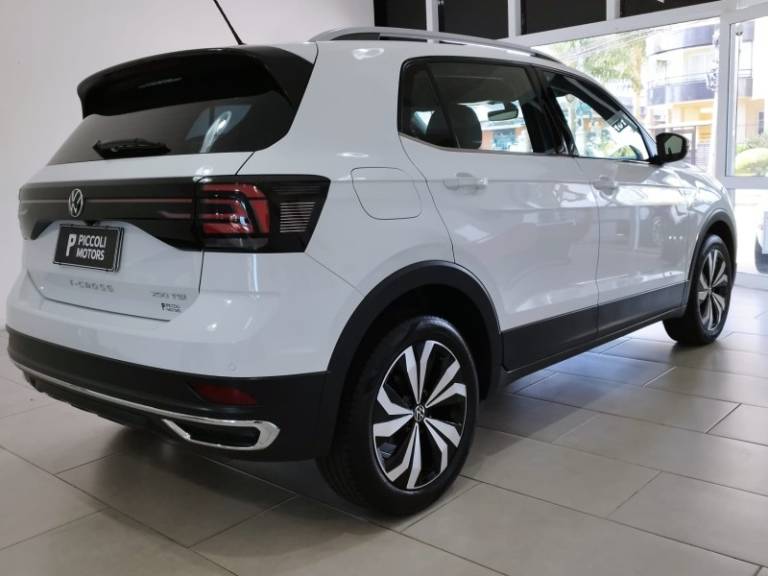 VOLKSWAGEN - T-CROSS - 2022/2023 - Branca - R$ 134.900,00