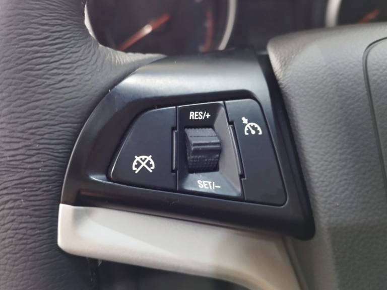 CHEVROLET - CRUZE - 2013/2014 - Branca - R$ 72.900,00