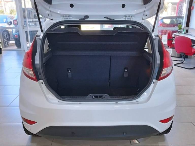 FORD - FIESTA - 2017/2017 - Branca - R$ 58.900,00