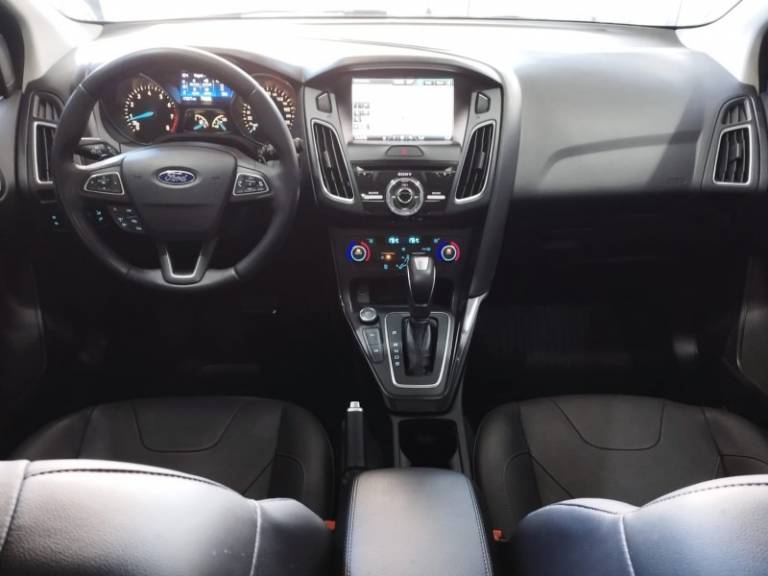 FORD - FOCUS - 2016/2016 - Preta - R$ 70.900,00