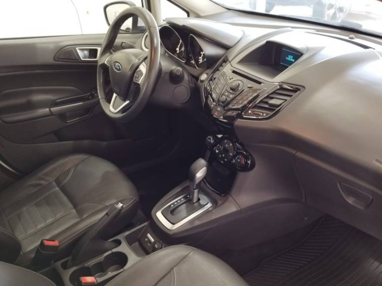 FORD - FIESTA - 2016/2017 - Branca - R$ 59.900,00